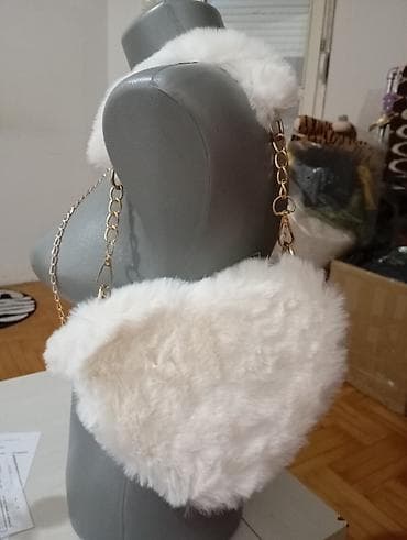 Plišana torbica u obliku srca - Model: srce, mekani veštački krzneni at lalafo.rs — 3 Plišana torbica u obliku srca - Model: srce, mekani veštački krzneni — 3