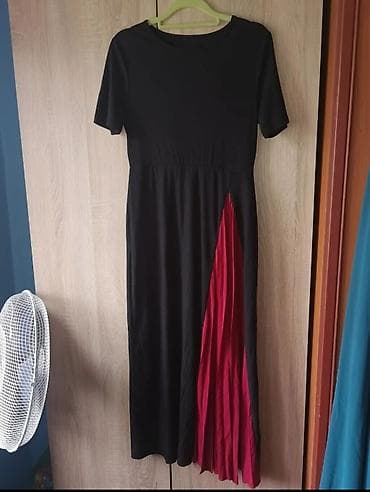 dve suknje po: Elegantna crna maxi haljina sa bordo plisiranim umecima u veličini M at lalafo.rs — 4 dve suknje po: Elegantna crna maxi haljina sa bordo plisiranim umecima u veličini M — 4