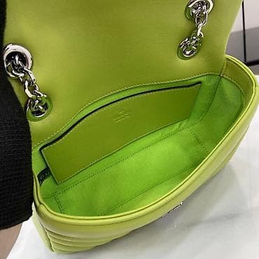 Torba preko ramena u živopisnoj limeta zelenoj boji, sa na lalafo.rs — 4 Torba preko ramena u živopisnoj limeta zelenoj boji, sa — 4