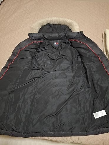 Ženska duga zimska jakna Tommy Jeans (veličina L) - Model na lalafo.rs — 3 Ženska duga zimska jakna Tommy Jeans (veličina L) - Model — 3