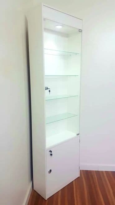 Staklena vitrina za izlaganje artikala Sa osvetljenjem Novo na lalafo.rs Staklena vitrina za izlaganje artikala Sa osvetljenjem Novo