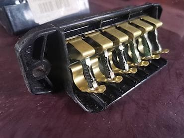 Kutija osiguraca manja Lada 2121,21213,21214 Niva. Novo. Originalno na lalafo.rs Kutija osiguraca manja Lada 2121,21213,21214 Niva. Novo. Originalno