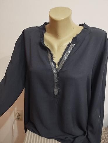 Lagana teget bluzica,im Alep detalj oko vrata. Pogledajte i ostale na lalafo.rs — 1 Lagana teget bluzica,im Alep detalj oko vrata. Pogledajte i ostale — 1