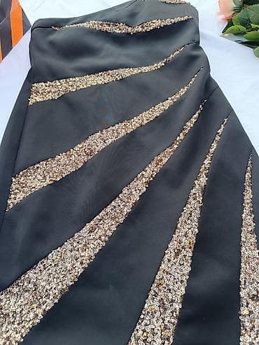 kom sa etiketom: Apart haljina. savrsena . Ima elastina. etiketa isecena at lalafo.rs — 1 kom sa etiketom: Apart haljina. savrsena . Ima elastina. etiketa isecena — 1