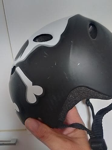 Skate/biciklistička kaciga sa motivom lobanje obim 56 cm - Dizajn na lalafo.rs — 4 Skate/biciklistička kaciga sa motivom lobanje obim 56 cm - Dizajn — 4