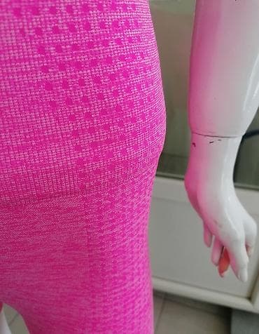 Vrhunski fitnes komplet Odgovara Vel S M Komplet je jednom nošen na lalafo.rs — 4 Vrhunski fitnes komplet Odgovara Vel S M Komplet je jednom nošen — 4