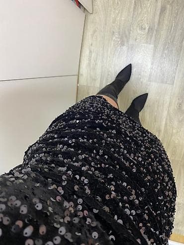 Crna mini haljina sa šljokicama, asimetričnog kroja. - Jedno rame na lalafo.rs — 4 Crna mini haljina sa šljokicama, asimetričnog kroja. - Jedno rame — 4