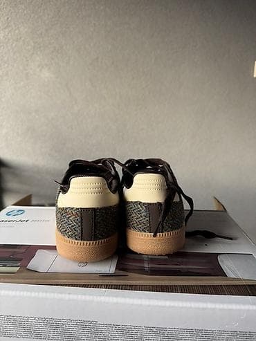 Adidas tweed patike NOVE
Broj 39 1/3 na lalafo.rs — 4 Adidas tweed patike NOVE
Broj 39 1/3 — 4