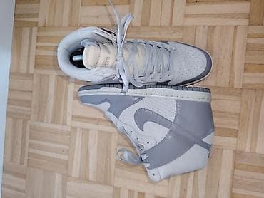 Nike patike – model visokog profila (high‑top), linija u stilu Dunk at lalafo.rs — 3 Nike patike – model visokog profila (high‑top), linija u stilu Dunk — 3