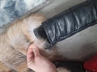 Bunda s kapuljačom od prirodnog krzna, kombinovana sa kožnim rukavima na lalafo.rs — 3 Bunda s kapuljačom od prirodnog krzna, kombinovana sa kožnim rukavima — 3