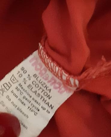 Crvena ženska majica sa kratkim rukavima i širokim okruglim izrezom na lalafo.rs — 3 Crvena ženska majica sa kratkim rukavima i širokim okruglim izrezom — 3