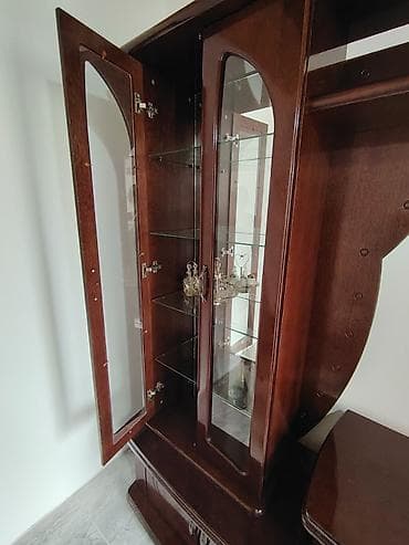 Antique Club Tables: Drvena dnevna soba – vitrina i TV komoda u kompletu - Materijal at lalafo.rs — 8 Antique Club Tables: Drvena dnevna soba – vitrina i TV komoda u kompletu - Materijal — 8