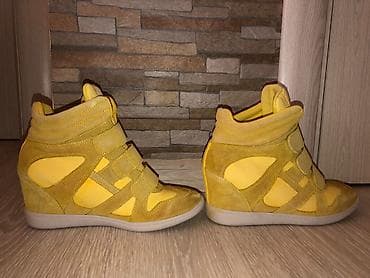 Skechers i Adidas 38 Prodajem ženske izuzetno atraktivne Skechers na lalafo.rs Skechers i Adidas 38 Prodajem ženske izuzetno atraktivne Skechers