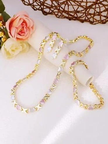 Set nakita – ogrlica, narukvica i minđuše - Materijal: metal zlatne na lalafo.rs Set nakita – ogrlica, narukvica i minđuše - Materijal: metal zlatne