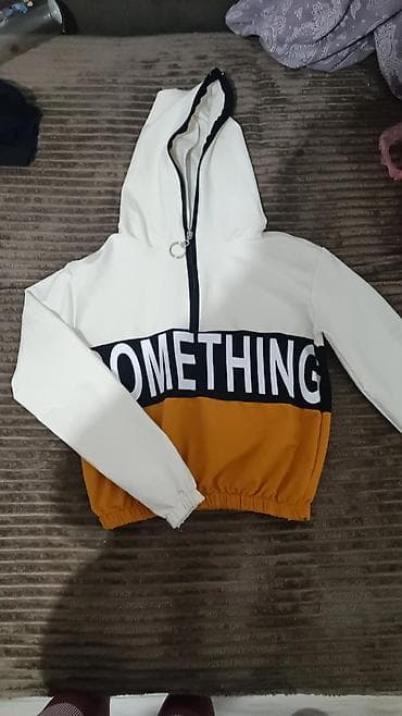 Duks sa kapuljačom i polu-rajsferšlusom - Model: crop duks na lalafo.rs Duks sa kapuljačom i polu-rajsferšlusom - Model: crop duks