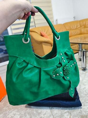 Zelena damska torba sa ručkama za nošenje u ruci ili na ramenu na lalafo.rs — 1 Zelena damska torba sa ručkama za nošenje u ruci ili na ramenu — 1