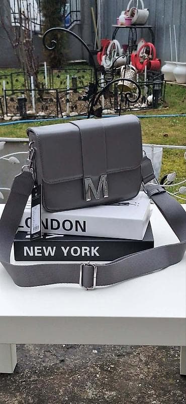 Mona torbe – A klasa - Model: crossbody tašna sa poklopcem i na lalafo.rs Mona torbe – A klasa - Model: crossbody tašna sa poklopcem i