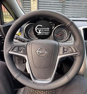 Profesionalno presvlačenje volana – ručni rad - Specijalizovana na lalafo.rs Profesionalno presvlačenje volana – ručni rad - Specijalizovana