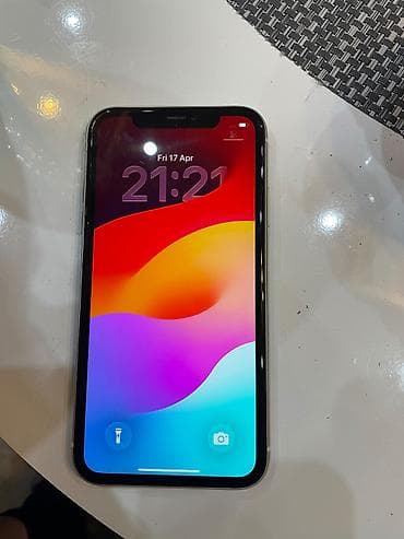 Iphone 11 nije oštećen u dobrom je stanju kupljen nov. Baterija je 81% na lalafo.rs Iphone 11 nije oštećen u dobrom je stanju kupljen nov. Baterija je 81%