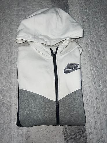 Kids' costumes: NIKE duks kids Vel.L(147-158cm) nošen ali odlično očuvan at lalafo.rs — 5 Kids' costumes: NIKE duks kids Vel.L(147-158cm) nošen ali odlično očuvan — 5
