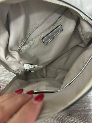 ELLESSE srebrni ranac + poklon nove sandale. Odličan, nošen neko at lalafo.rs — 3 ELLESSE srebrni ranac + poklon nove sandale. Odličan, nošen neko — 3