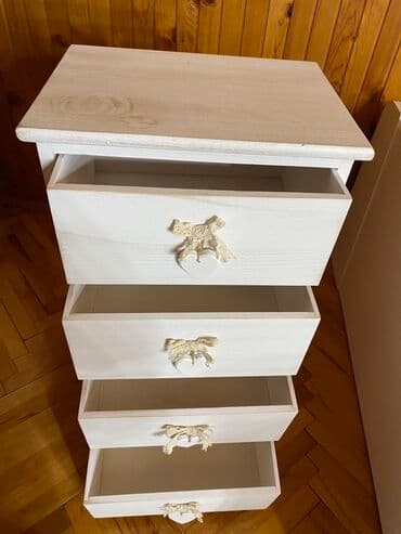 Matresses: Bela drvena komoda sa 4 fioke, šik rustik/šebi-šik stil. - Materijal at lalafo.rs — 2 Matresses: Bela drvena komoda sa 4 fioke, šik rustik/šebi-šik stil. - Materijal — 2