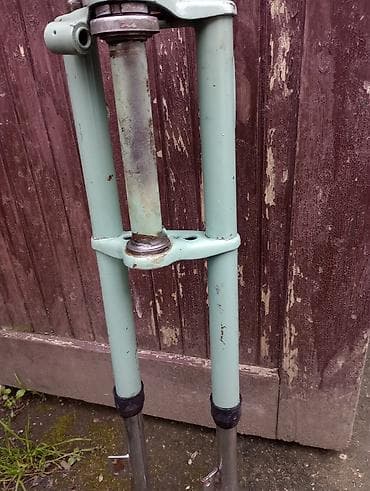 Transport: Viljuška za motocikl, svetlozelene boje, sa hromiranim cevima at lalafo.rs — 7 Transport: Viljuška za motocikl, svetlozelene boje, sa hromiranim cevima — 7