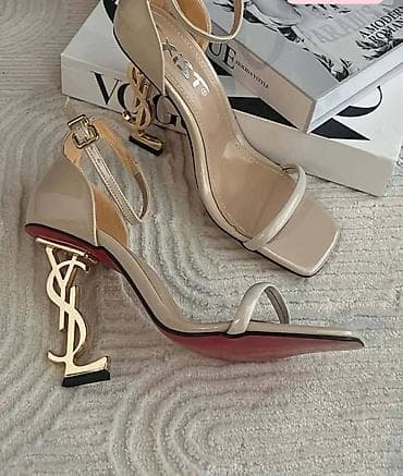 Ženske sandale sa dekorativnom potpeticom u obliku slova YSL - Model na lalafo.rs Ženske sandale sa dekorativnom potpeticom u obliku slova YSL - Model