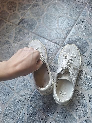 Ugg original kozne patike, naznacena velicina 38, vise odgovaraju za at lalafo.rs — 4 Ugg original kozne patike, naznacena velicina 38, vise odgovaraju za — 4