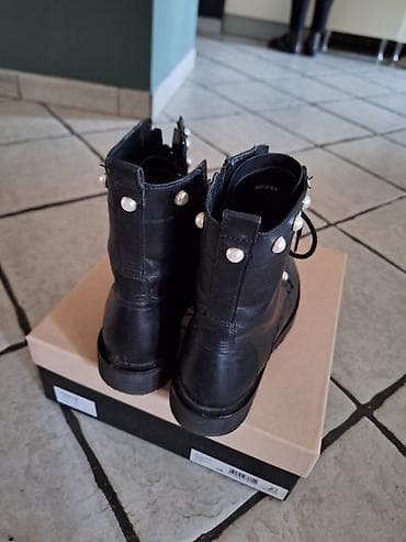 Twinset kozne cizme sa biserima, broj 38, bas ocuvane na lalafo.rs — 4 Twinset kozne cizme sa biserima, broj 38, bas ocuvane — 4