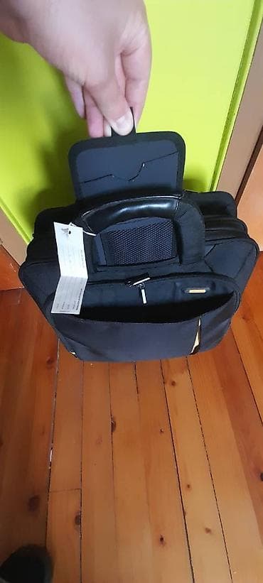 Odlicna Targus torba za putovanje avionom, ima dosta pregrada, pa moze at lalafo.rs — 4 Odlicna Targus torba za putovanje avionom, ima dosta pregrada, pa moze — 4