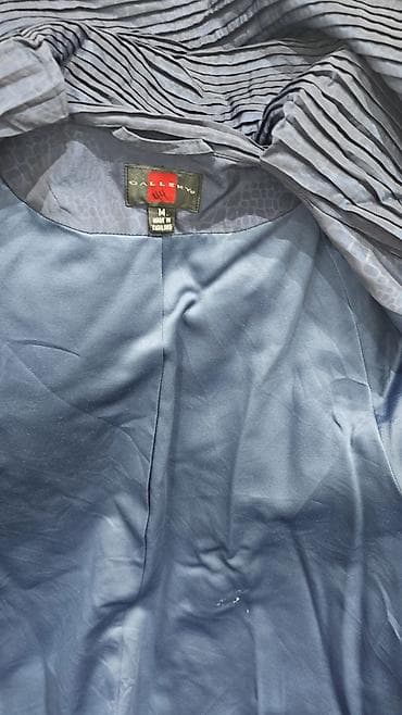 Ženski mantil Gallery, veličina M (oznaka na etiketi). Boja na lalafo.rs — 4 Ženski mantil Gallery, veličina M (oznaka na etiketi). Boja — 4