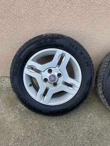 Transport: Prodajem set felni sa M+S gumama u solidnom stanju. Felne su bile at lalafo.rs — 1 Transport: Prodajem set felni sa M+S gumama u solidnom stanju. Felne su bile — 1