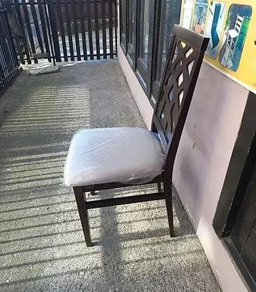 Stolica od punog drveta U našoj ponudi nalazi se stolica izrađena od na lalafo.rs Stolica od punog drveta U našoj ponudi nalazi se stolica izrađena od