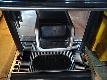 Potpuno ispravan Profesionalni cafe aparat koji se prikljucuje na na lalafo.rs — 4 Potpuno ispravan Profesionalni cafe aparat koji se prikljucuje na — 4