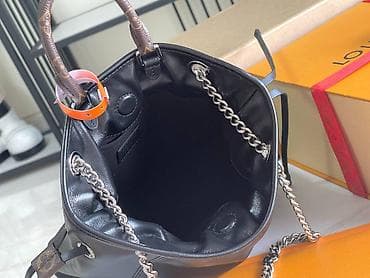 eko koza sa: Louis Vuitton torba – crna kožna shopper/bucket silueta - Materijal na lalafo.rs — 2 eko koza sa: Louis Vuitton torba – crna kožna shopper/bucket silueta - Materijal — 2