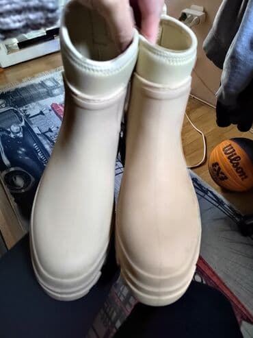 Gležnjače, 40 na lalafo.rs Gležnjače, 40