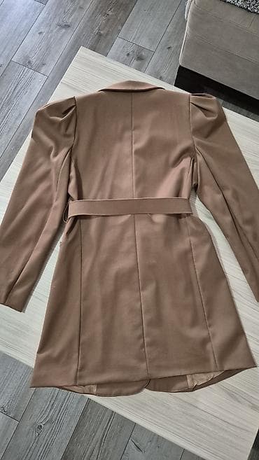 Ženski kaput/sako LUMINA – kamel boja - Model: duži dvoredni na lalafo.rs — 3 Ženski kaput/sako LUMINA – kamel boja - Model: duži dvoredni — 3