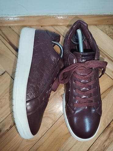 Elegantne patike – bordo boje sa belim đonom UG 26cm - Materijal na lalafo.rs — 3 Elegantne patike – bordo boje sa belim đonom UG 26cm - Materijal — 3