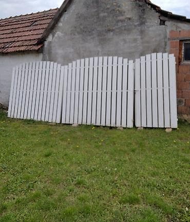 Trokrilna PVC kapija sa metalnom konstrukcijom - Dužina: 5,5 m (tri na lalafo.rs Trokrilna PVC kapija sa metalnom konstrukcijom - Dužina: 5,5 m (tri