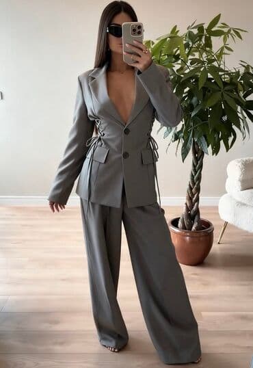 L11. Komplet
 4.100 dinara na lalafo.rs L11. Komplet
 4.100 dinara