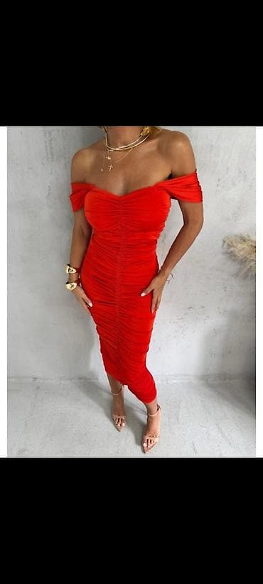 Elegantna koralno crvena midi haljina sa spuštenim ramenima i na lalafo.rs Elegantna koralno crvena midi haljina sa spuštenim ramenima i