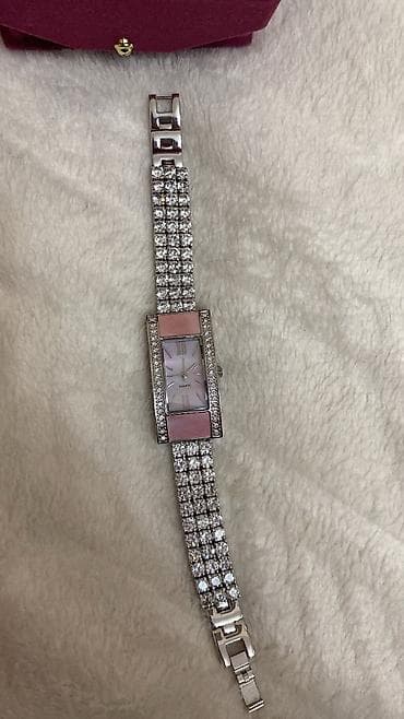 Elegantan zenski sat quartz roze sa cirkonima,
Idealan za svakodnevno na lalafo.rs — 3 Elegantan zenski sat quartz roze sa cirkonima,
Idealan za svakodnevno — 3