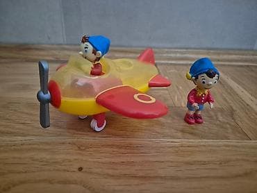 Nodi avion sa figuricomdobro očuvaniimaju tragove igranja. Kao što at lalafo.rs Nodi avion sa figuricomdobro očuvaniimaju tragove igranja. Kao što