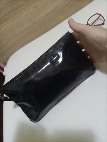 Mona kožna tašnica izrađena u malim primjercima u čast teniserke at lalafo.rs — 3 Mona kožna tašnica izrađena u malim primjercima u čast teniserke — 3