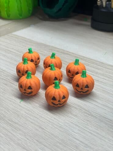 Figura, bоја - Narandžasta, Novo na lalafo.rs Figura, bоја - Narandžasta, Novo