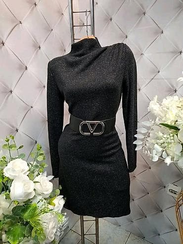 Elegantna ženska haljina sa dugim rukavima i rol-kragnom - Kroj: uska na lalafo.rs Elegantna ženska haljina sa dugim rukavima i rol-kragnom - Kroj: uska