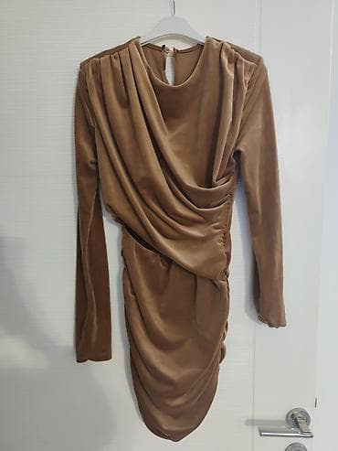 Elegantna haljina od somota u karamel/nude nijansi. Novo - Model na lalafo.rs — 1 Elegantna haljina od somota u karamel/nude nijansi. Novo - Model — 1