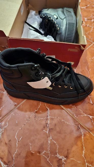 Duboke patike Puma Karmen. Novo
Broj 40 na lalafo.rs — 5 Duboke patike Puma Karmen. Novo
Broj 40 — 5