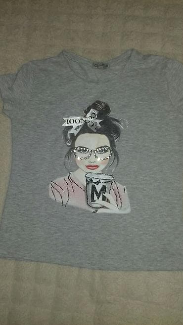 Majca za devojčicu u odličnom stanju.
Veličina 12,152cm
Cena 500 at lalafo.rs — 4 Majca za devojčicu u odličnom stanju.
Veličina 12,152cm
Cena 500 — 4